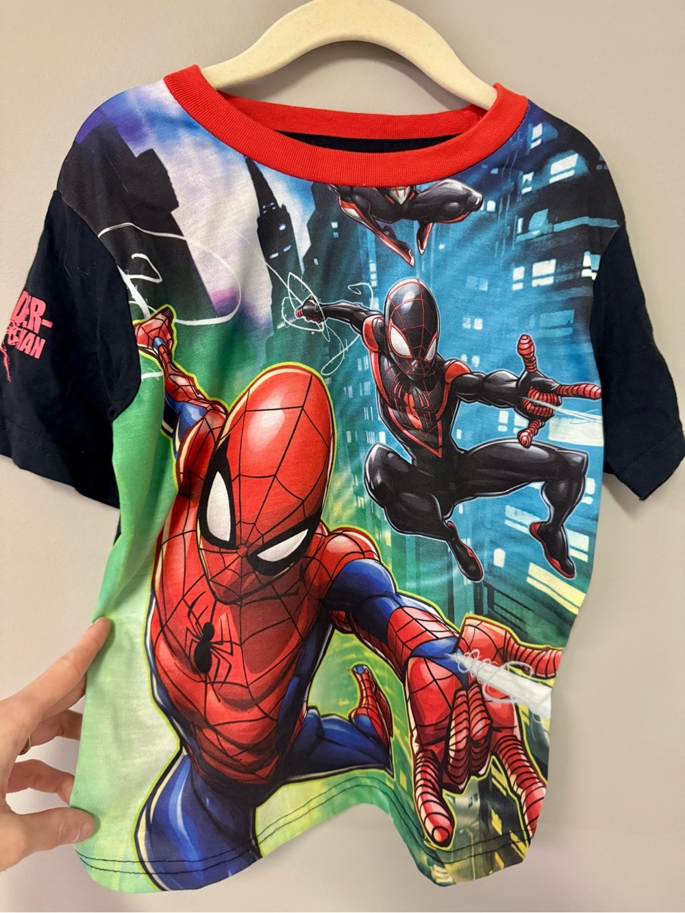 Marvel Spider-Man Neckline Tee - Red & Black